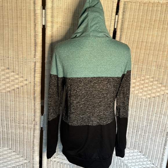 Colorblock hooded pullover - Picture 5 of 5